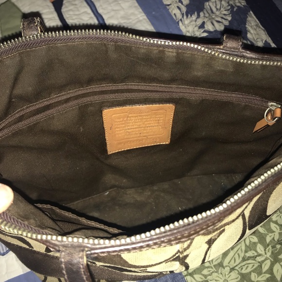 👜COACH👜 Signature Canvas Shoulder Tote - Picture 9 of 14